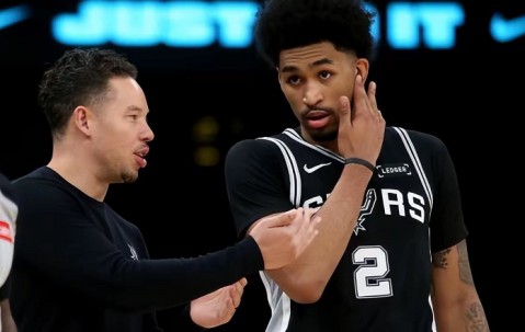 开云-16分8板1助1断！哈珀刷新NBA纪录，米奇别再暴殄天物